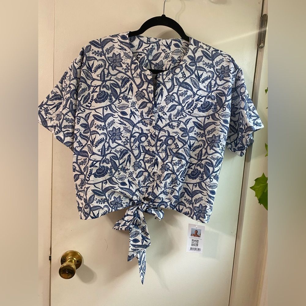 Liberty & Justice M Crop blue and white short sleeve top